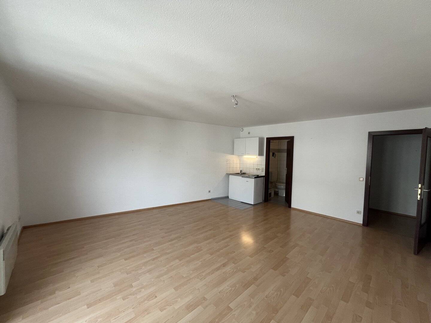 AUGASSE: HELLE 1-ZIMMER-WOHNUNG MIT BALKON
