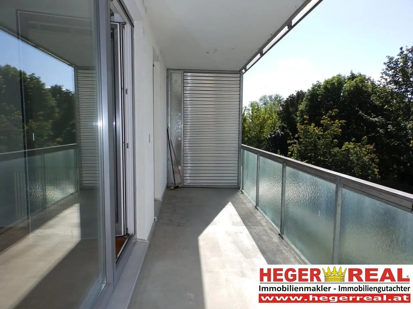 2 rooms large loggia elevator garage parking space