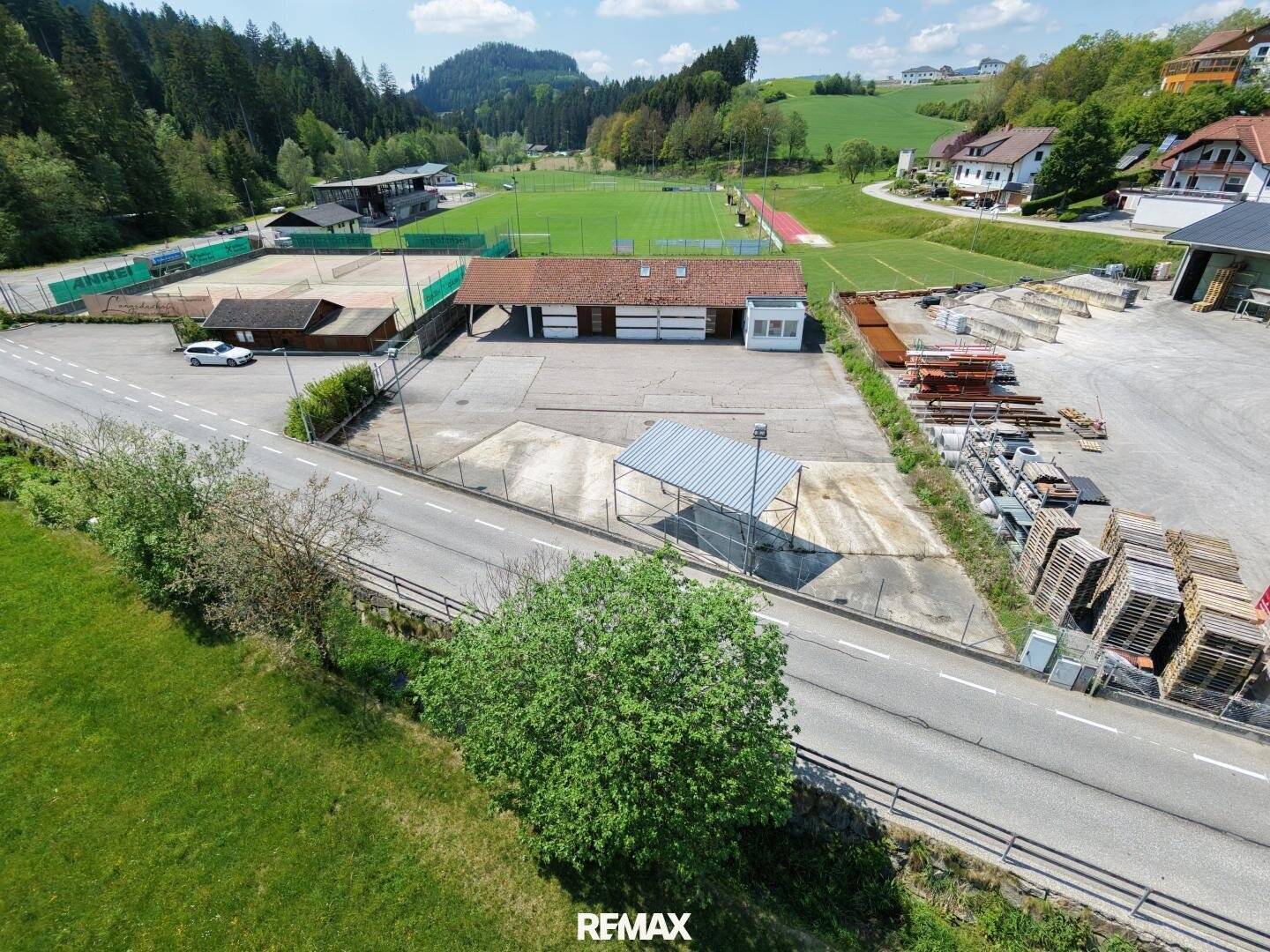 Versatile commercial property in the industrial estate – ideal for storage, workshop, production or commercial use