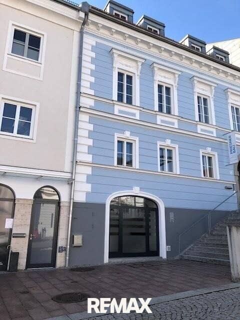 Optimally laid-out office in prime location