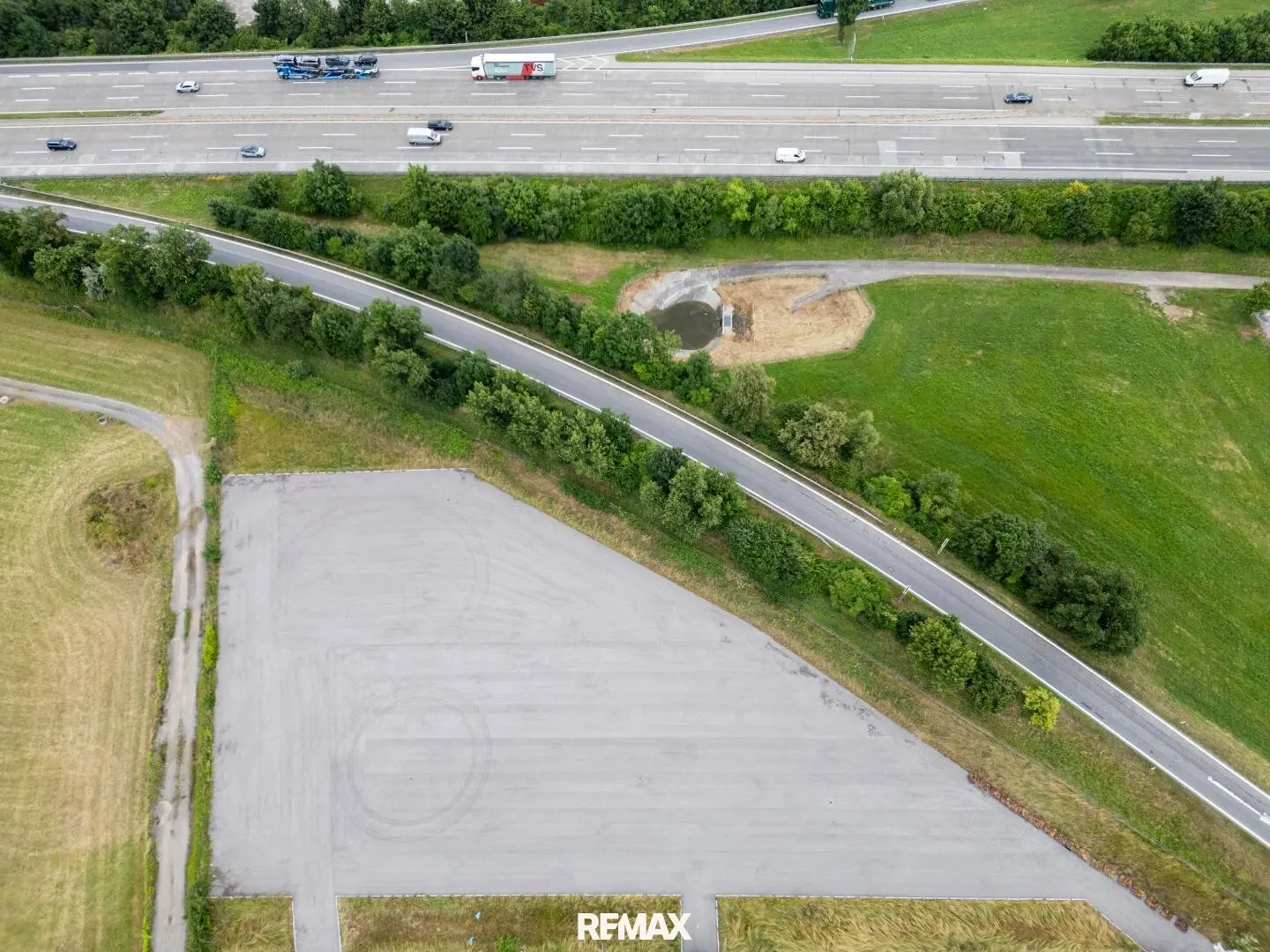 Directly on the A1 fully paved
