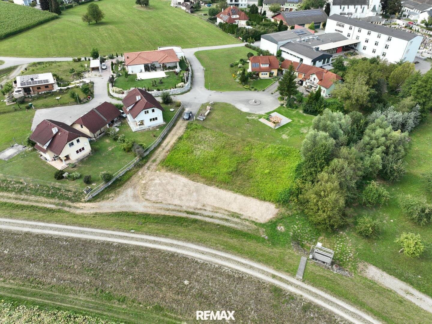 Sunny building plot without building obligation in Mitterkirchen