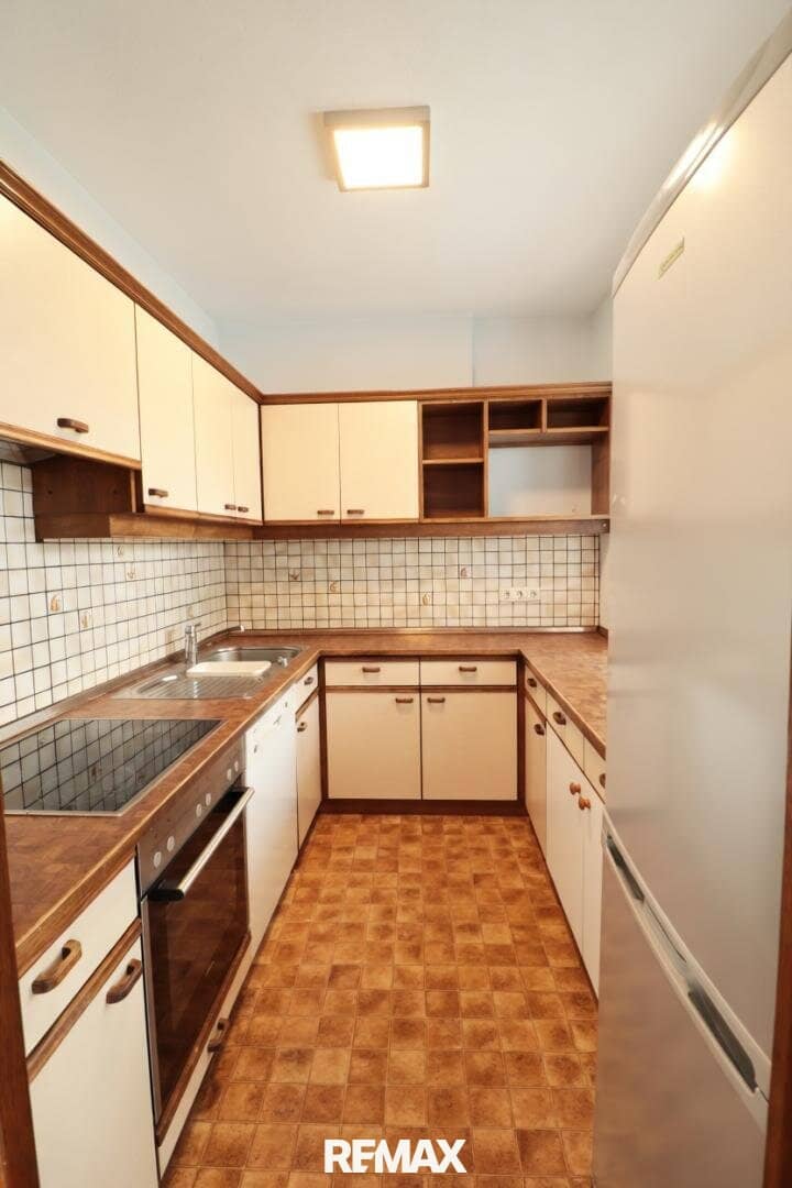 Family-friendly 4-room apartment with elevator, underground parking and loggia in Mauthausen