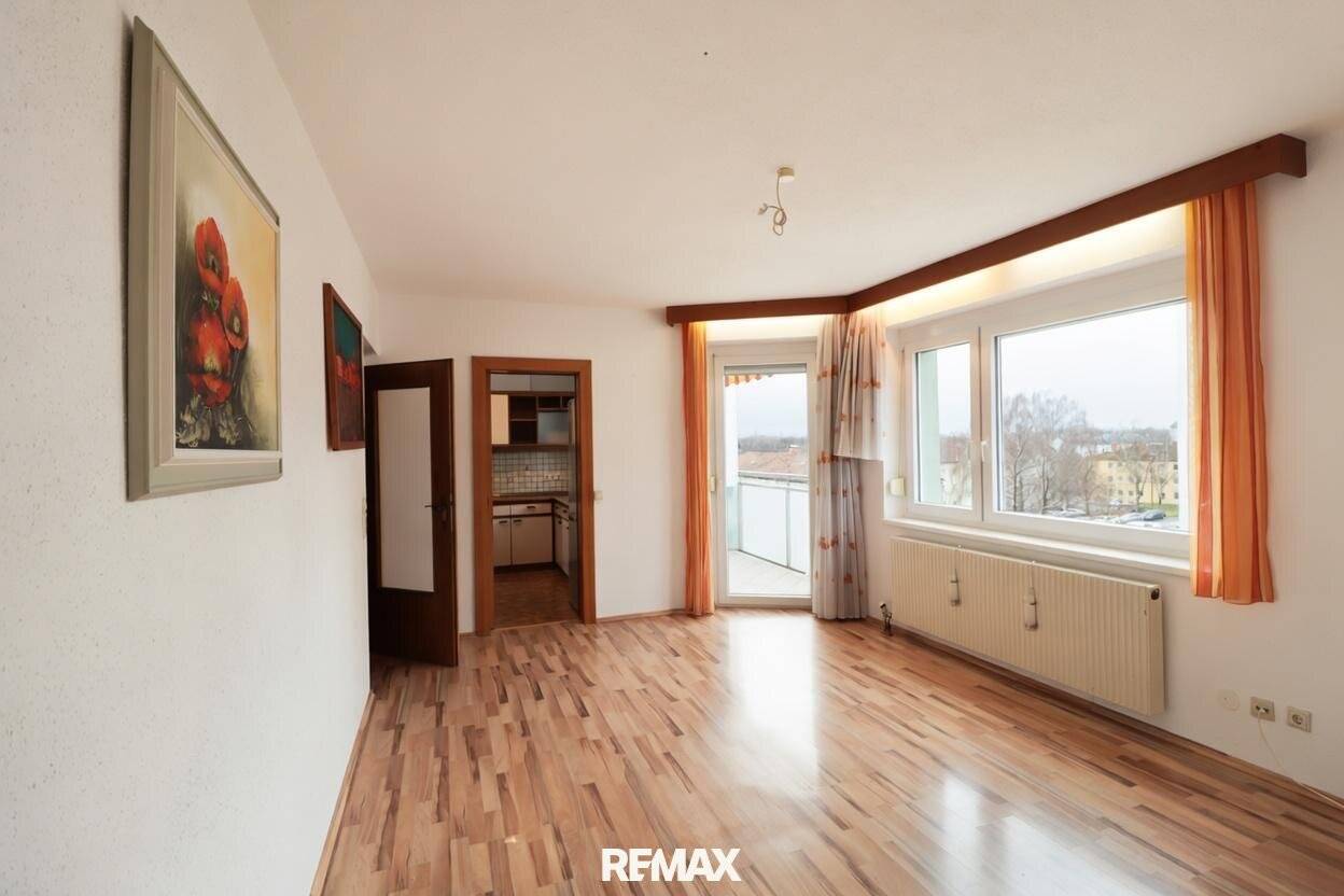 Family-friendly 4-room apartment with elevator, underground parking and loggia in Mauthausen