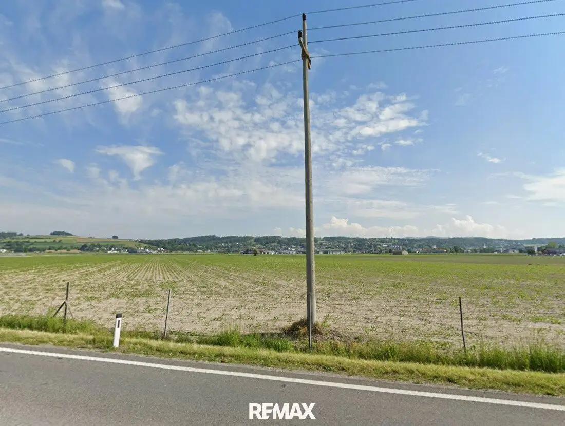 5 hectares impending B zoning in Perg - clearly visible and conveniently located