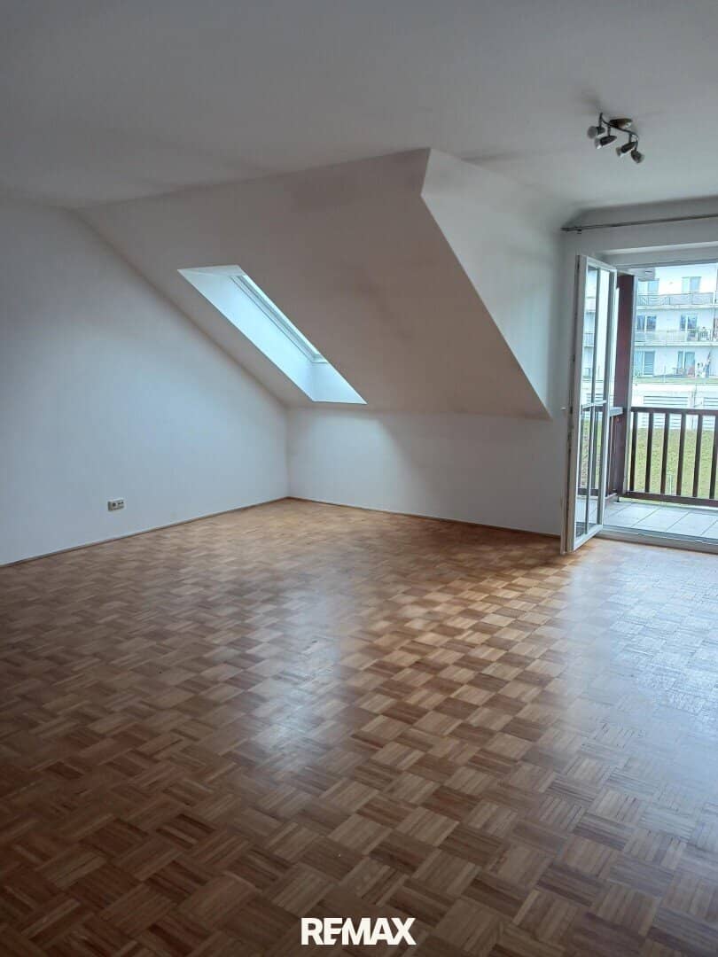 Sunny apartment with balcony