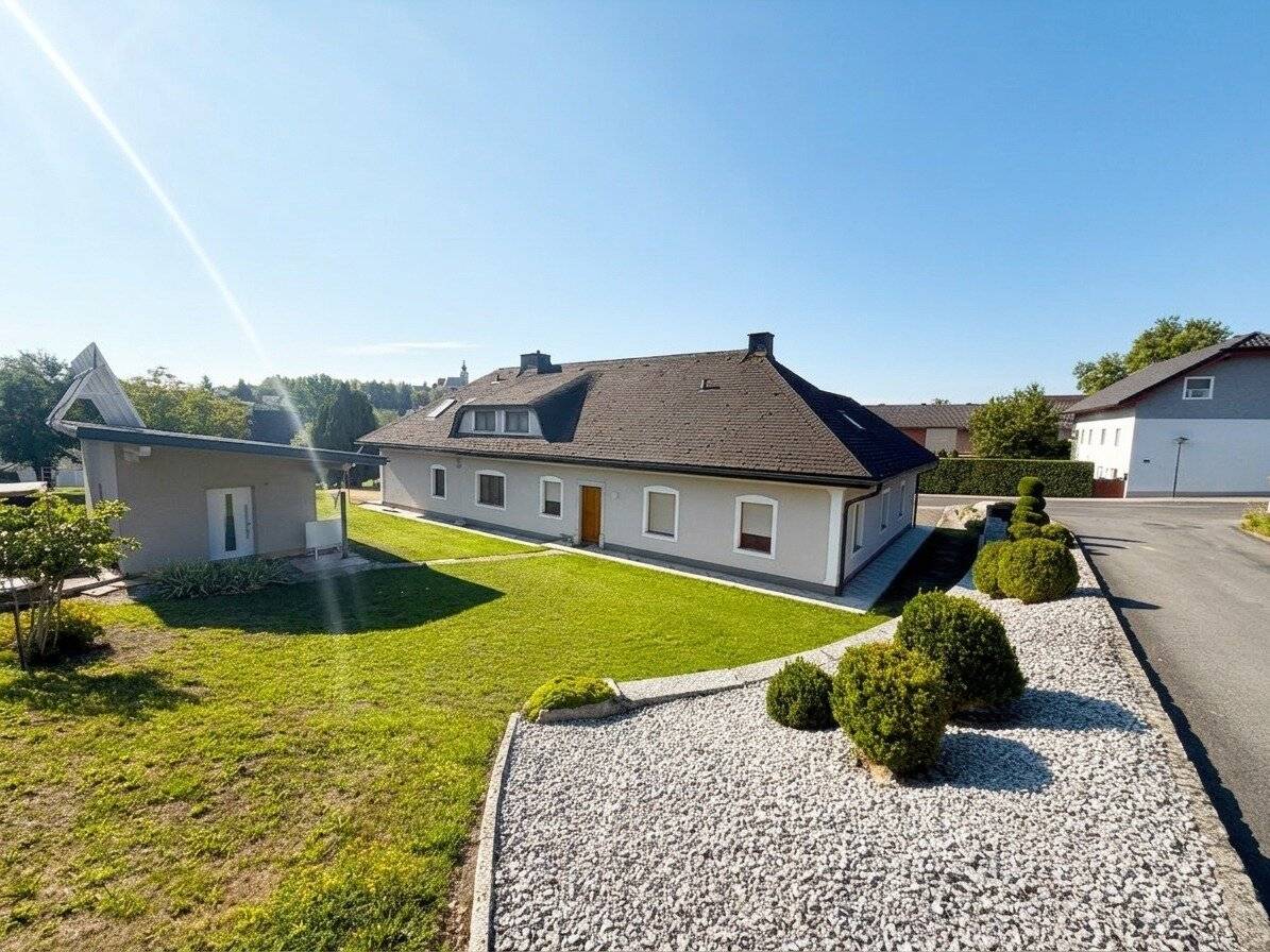 Unique dream house with large plot in Niederneukirchen