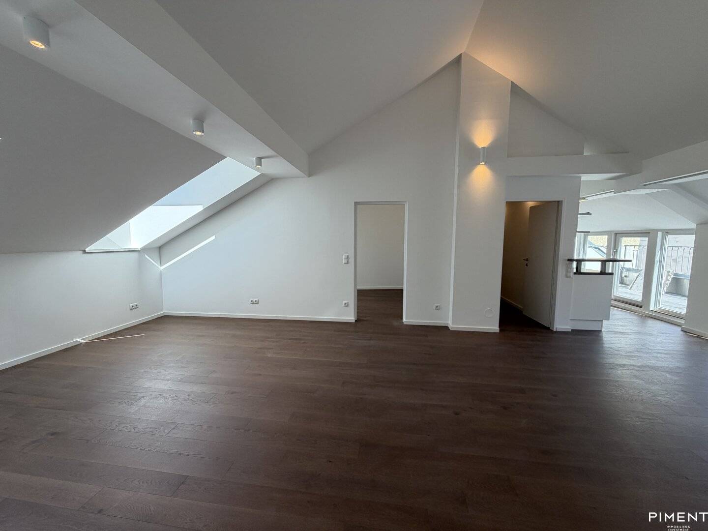 TRAUMHAFTE 3 ZIMMER DG-WOHNUNG MIT INNENHOF-TERRASSE - NÄHE NASCHMARKT