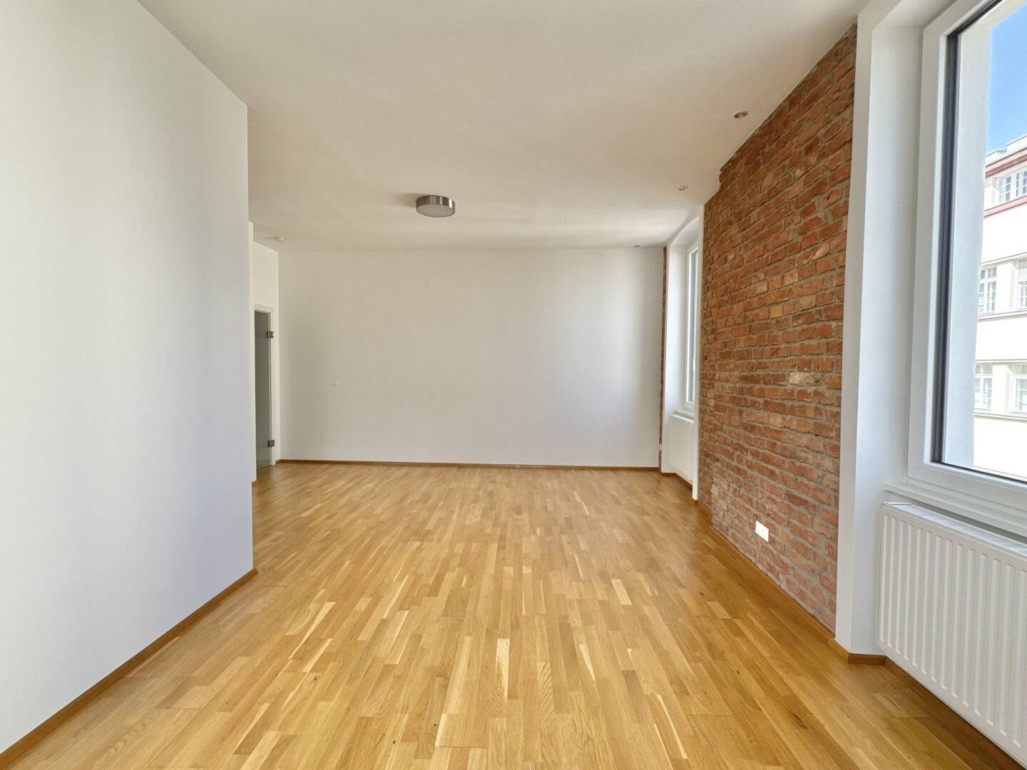 PROVISIONSFREIE 2 ZIMMER IN GENERALSANIERTEM GRÜNDERZEITHAUS