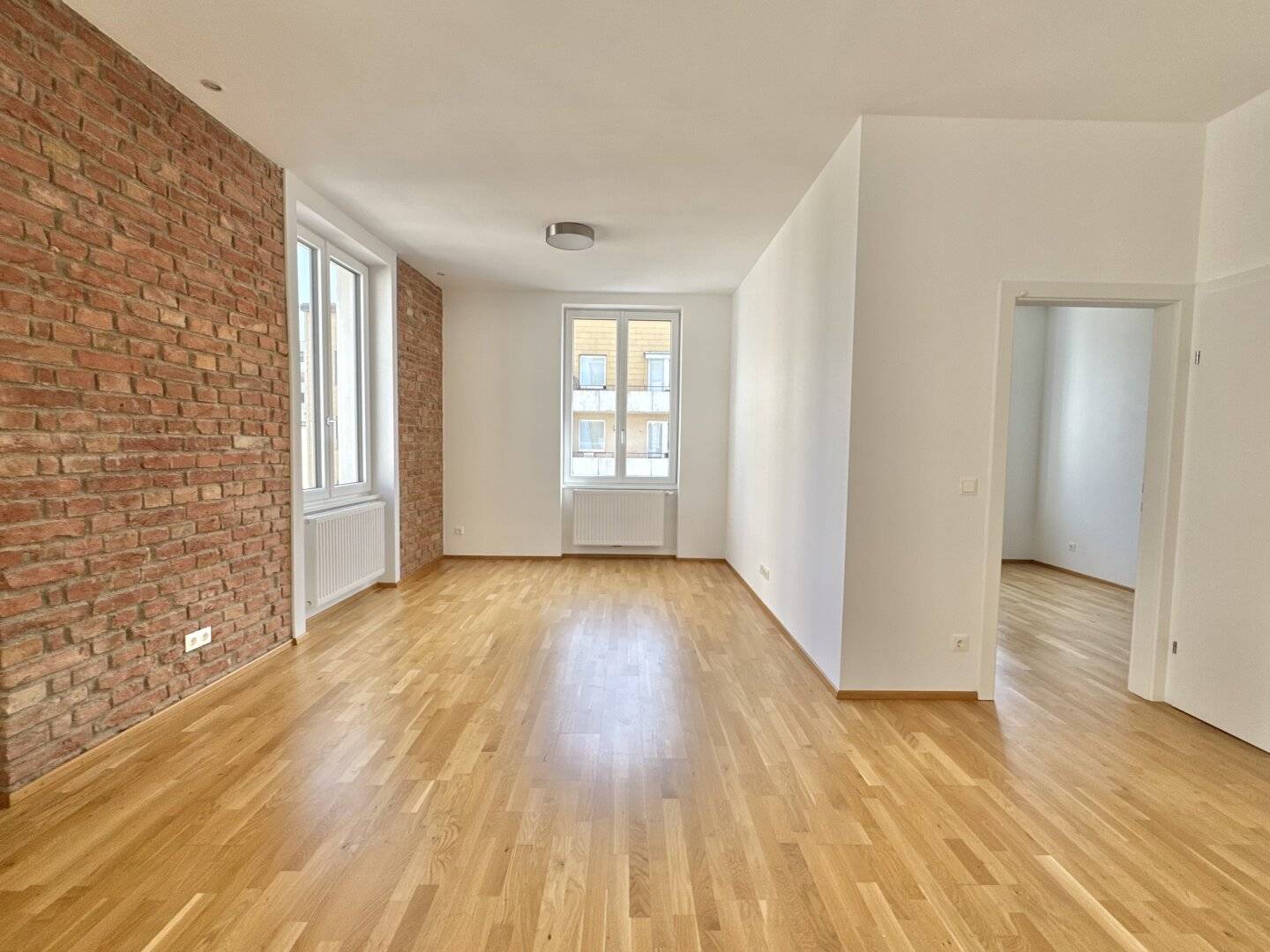 PROVISIONSFREIE 2 ZIMMER IN GENERALSANIERTEM GRÜNDERZEITHAUS