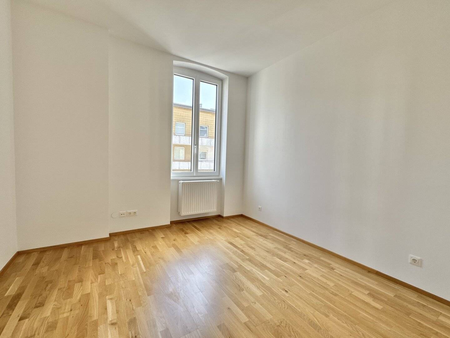 PROVISIONSFREIE 2 ZIMMER IN GENERALSANIERTEM GRÜNDERZEITHAUS