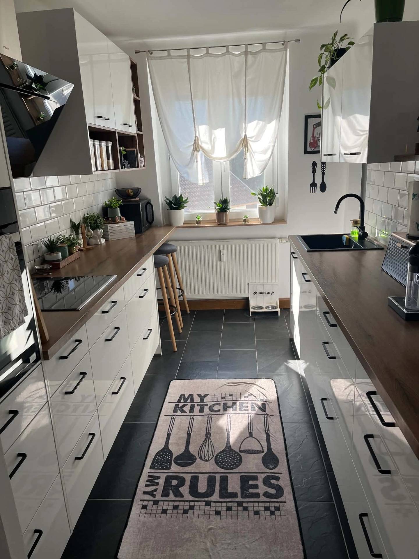 Lichtdurchflutete renovierte Wohnung mit Garage