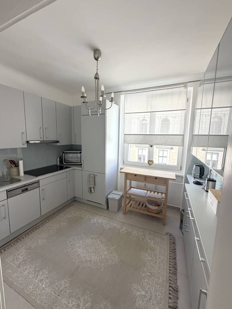Charming 3-room apartment in prime location of Vienna city centre – only 2 minutes to the State Opera