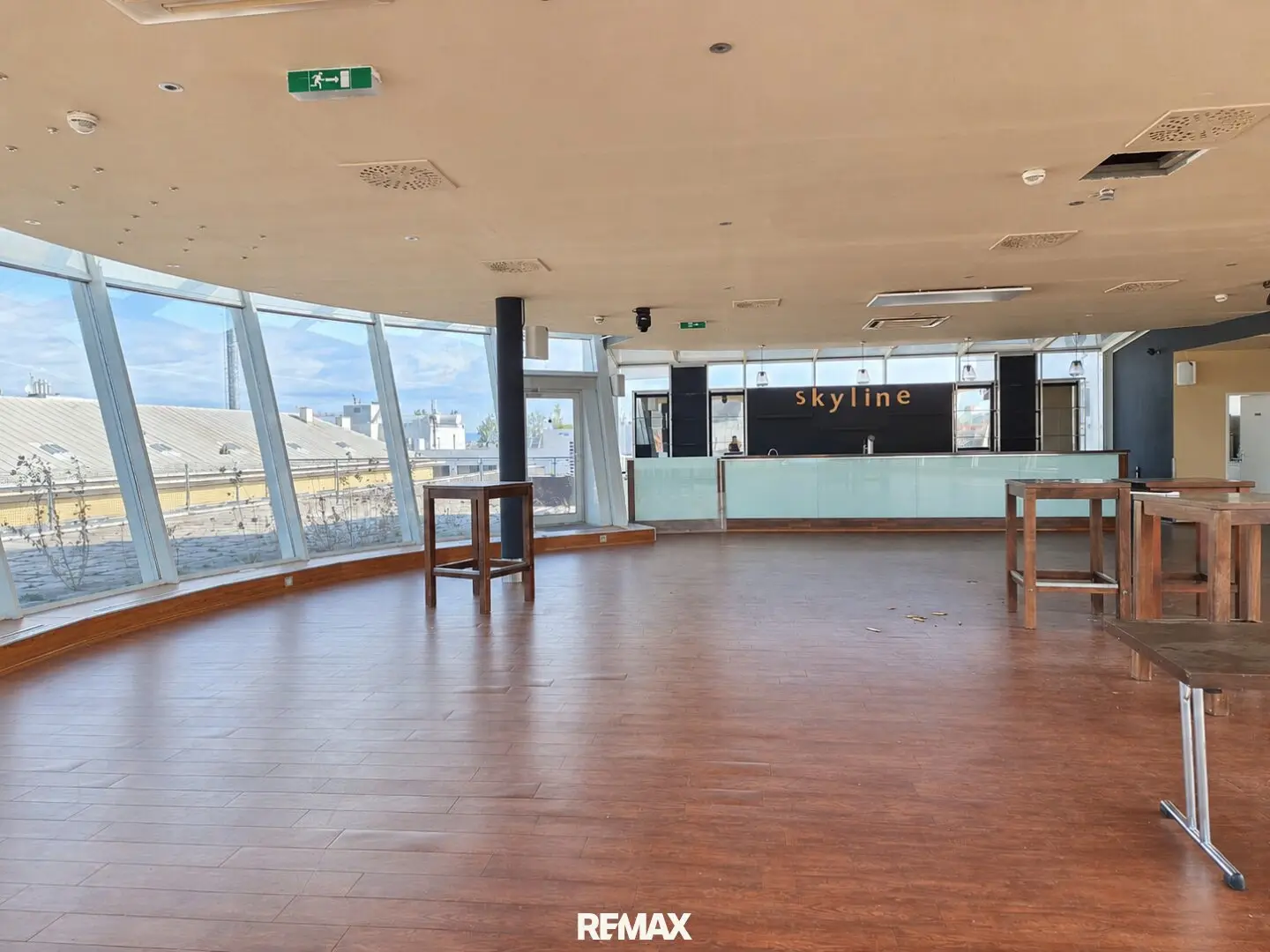 Exclusive commercial space with panoramic roof terrace – Design your future company location above the roofs of Wiener Neustadt - available 2027!