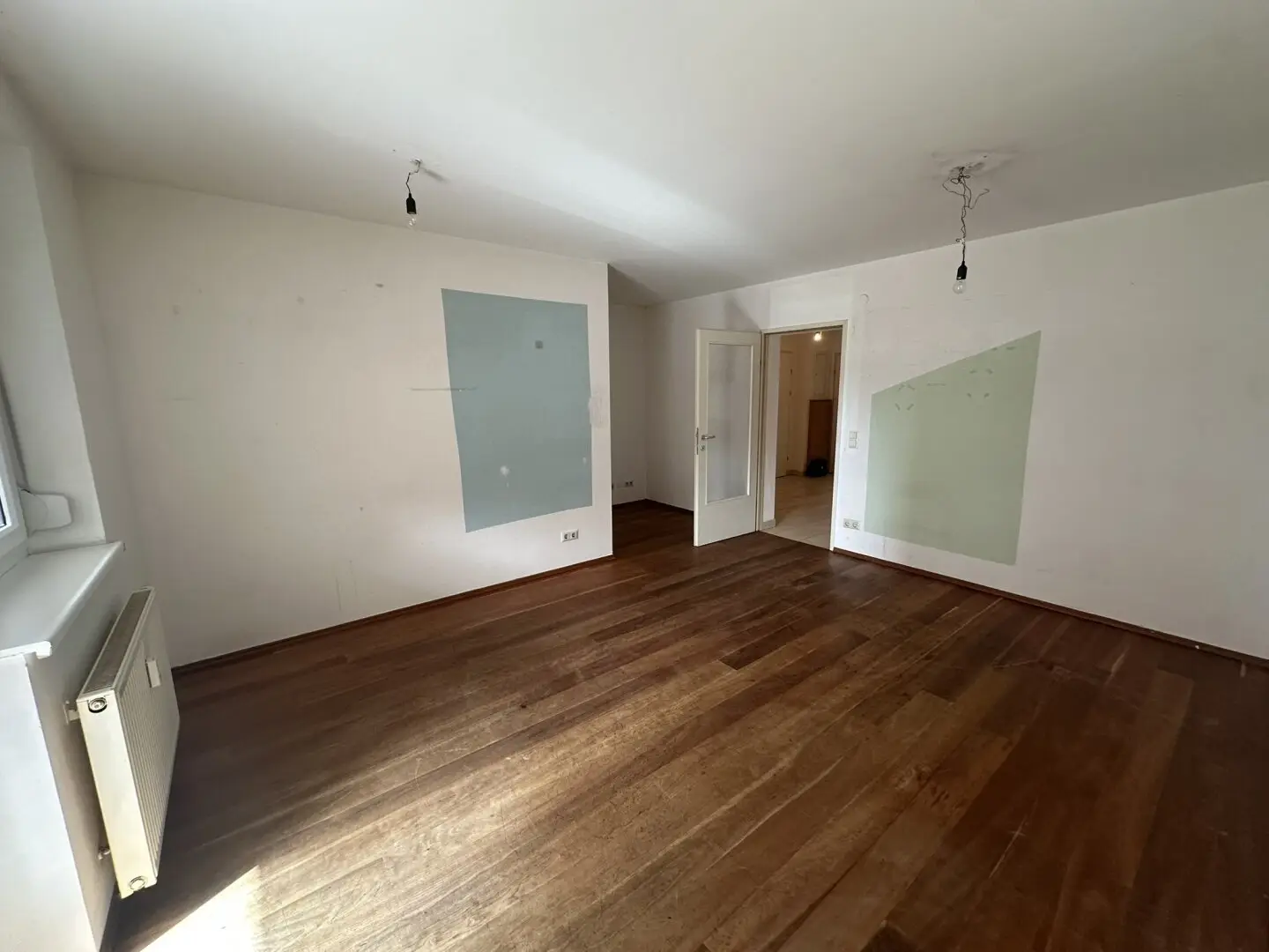 Spacious 4-room apartment with loggia, large cellar compartment and parking space in Enns