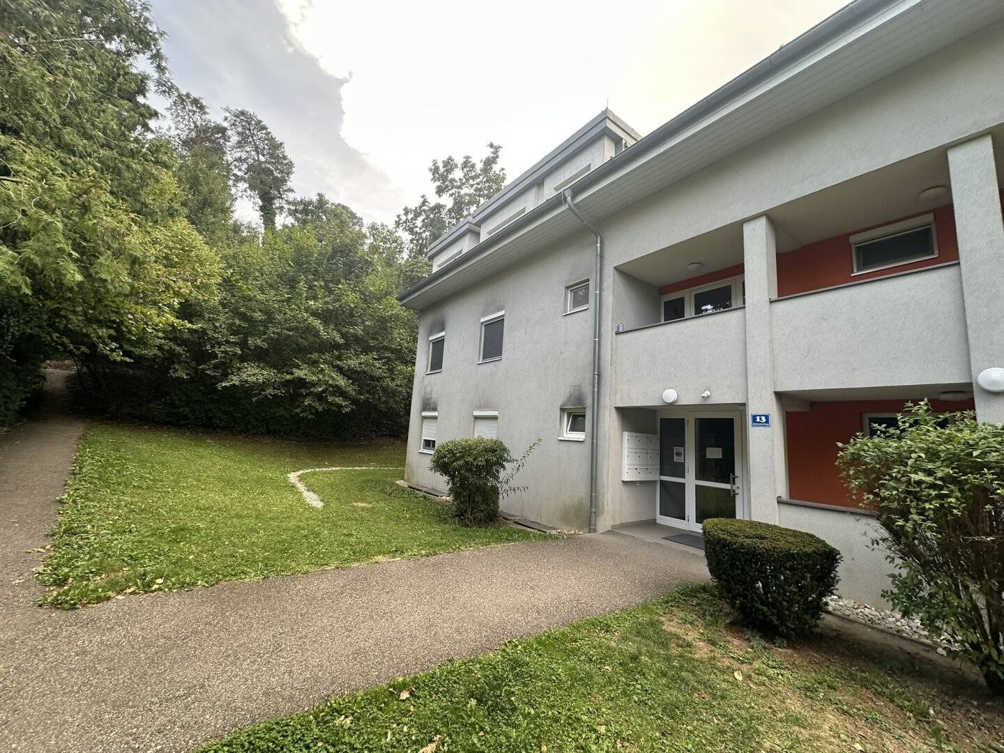Großzügige 4-Zimmer-Wohnung mit Loggia, großem Kellerabteil &amp; Stellplatz in Enns