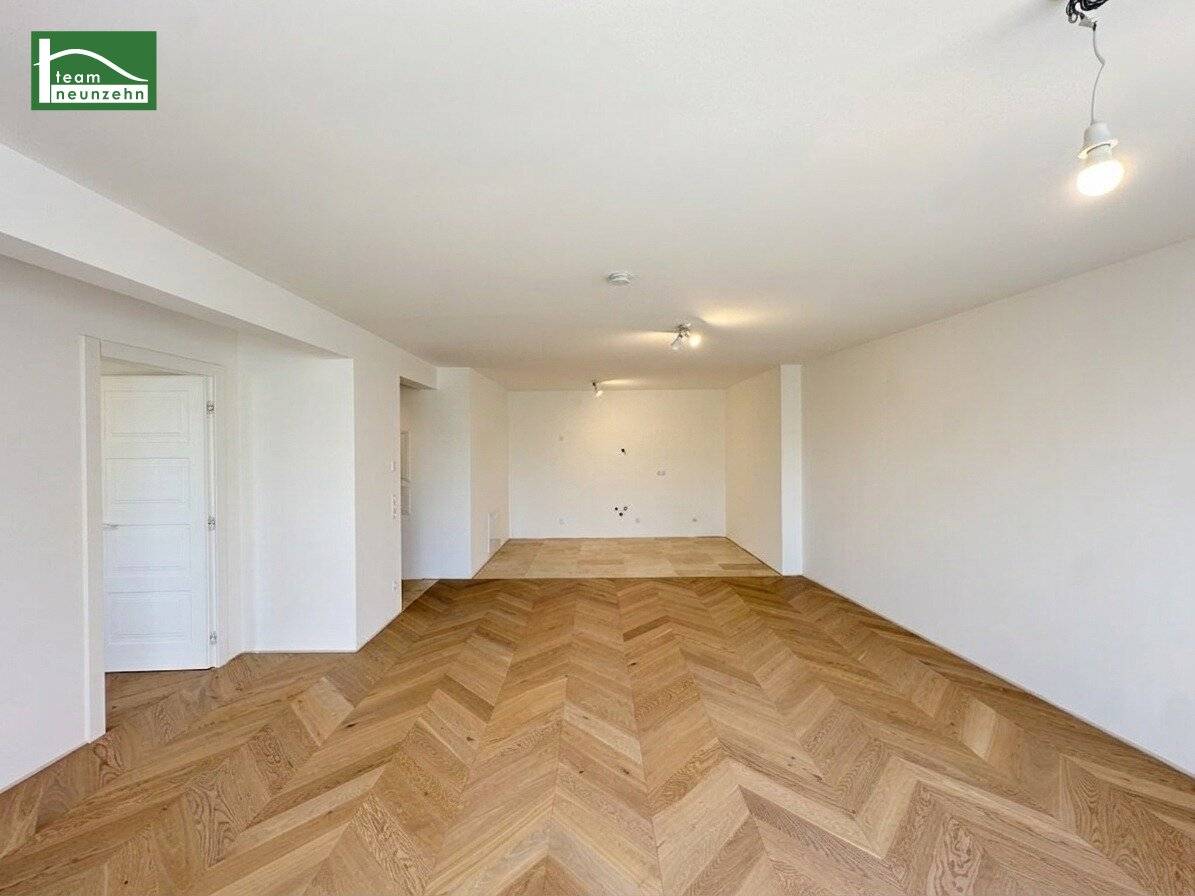 High-quality first occupancy directly on the Danube - Large balcony and closet room!