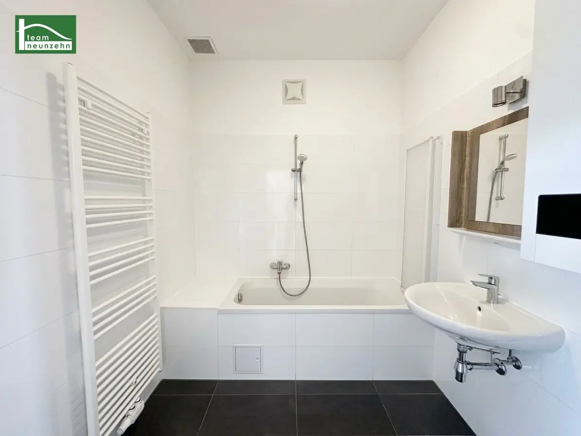 Attic apartment with sunny terrace in a quiet location near Reumannplatz