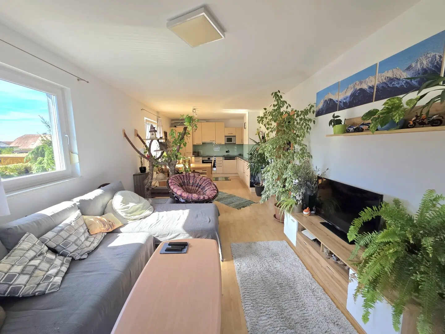 Sunny and quiet apartment in a two-family house with garden and balcony