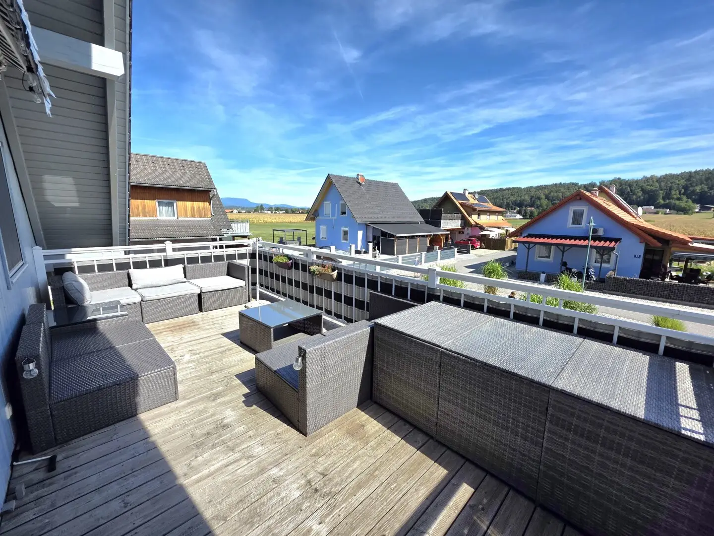 Sunny and quiet apartment in a two-family house with garden and balcony