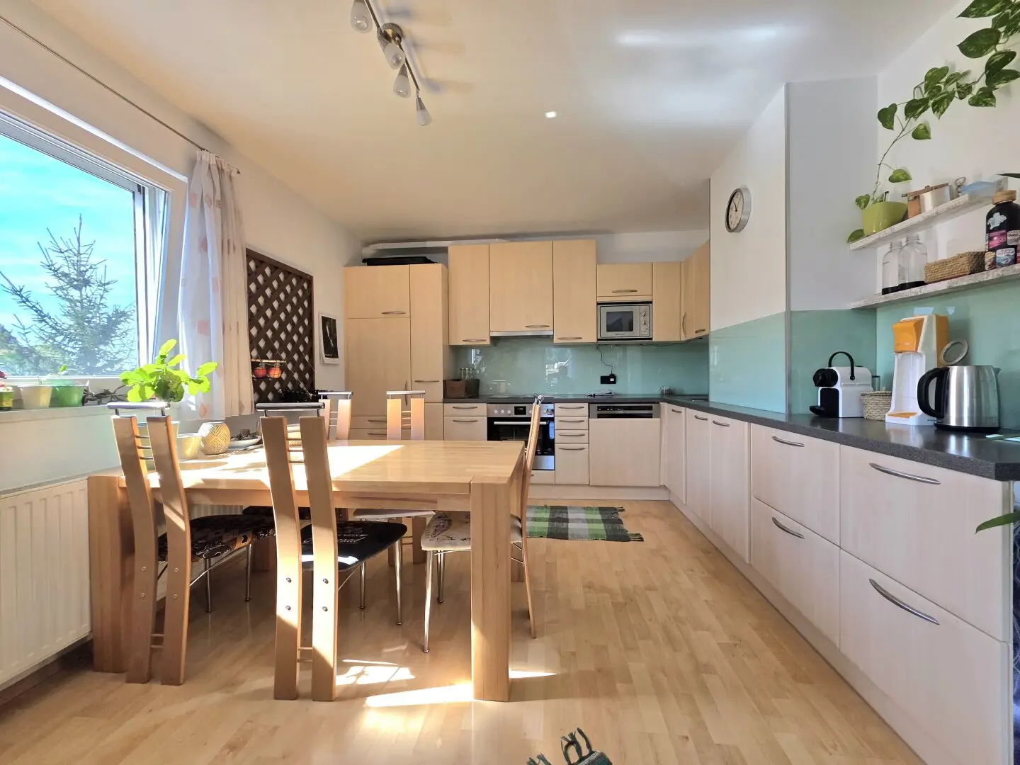 Sunny and quiet apartment in a two-family house with garden and balcony