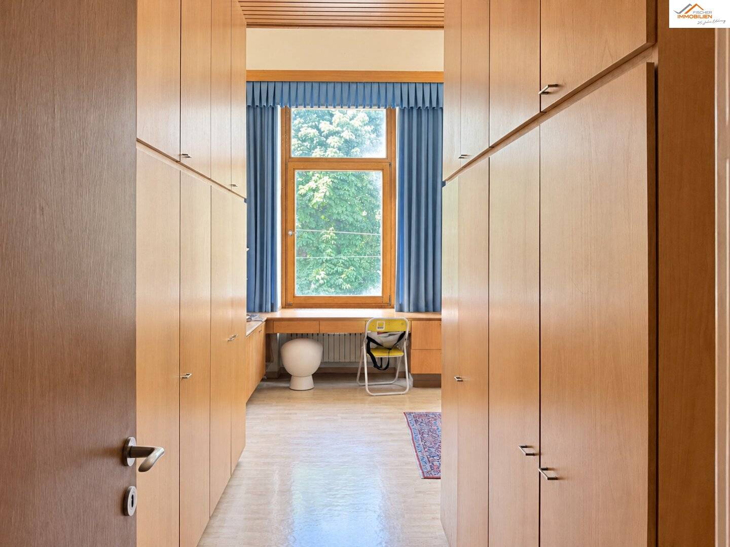 GROSSZÜGIGE WOHNUNG AM MEXIKOPLATZ IDEAL FÜR WOHNEN UND ARBEITEN