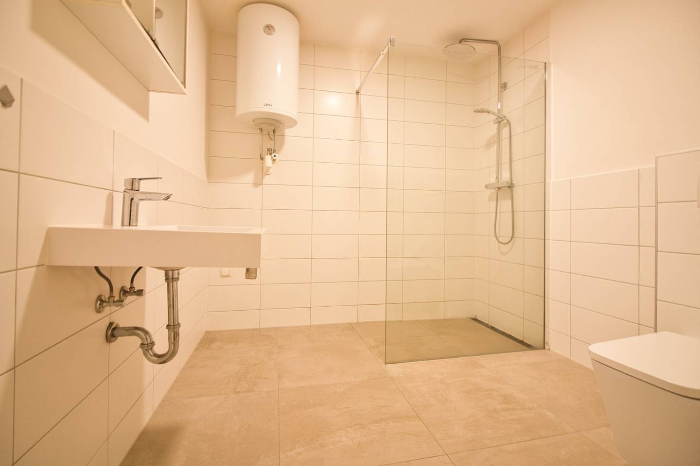 Bright, well-maintained 2-room corner apartment with separate kitchen | Excellent transport connections