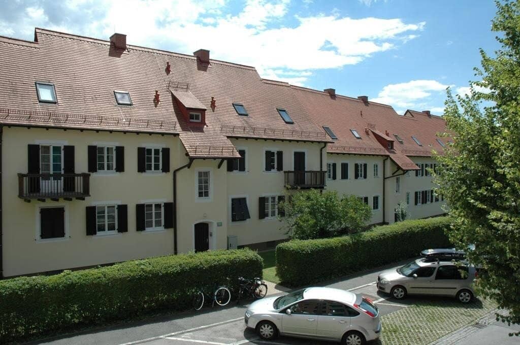 Renovated 3-room apartment with winter garden, balcony and underground parking space at the foot of the Rosenberg