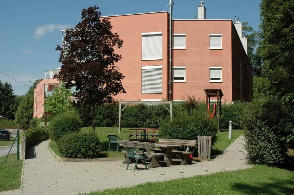 Renovated 3-room apartment with winter garden, balcony and underground parking space at the foot of the Rosenberg