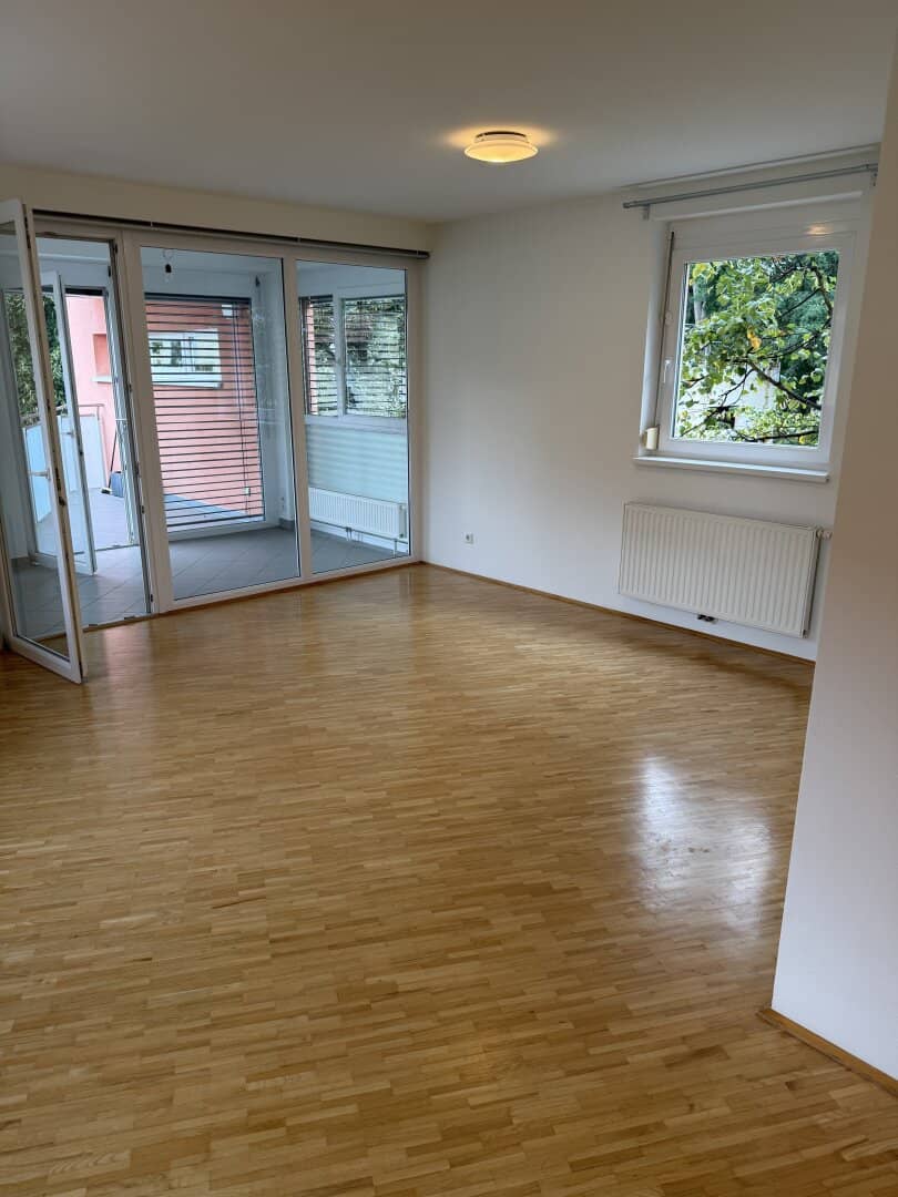 Renovated 3-room apartment with winter garden, balcony and underground parking space at the foot of the Rosenberg