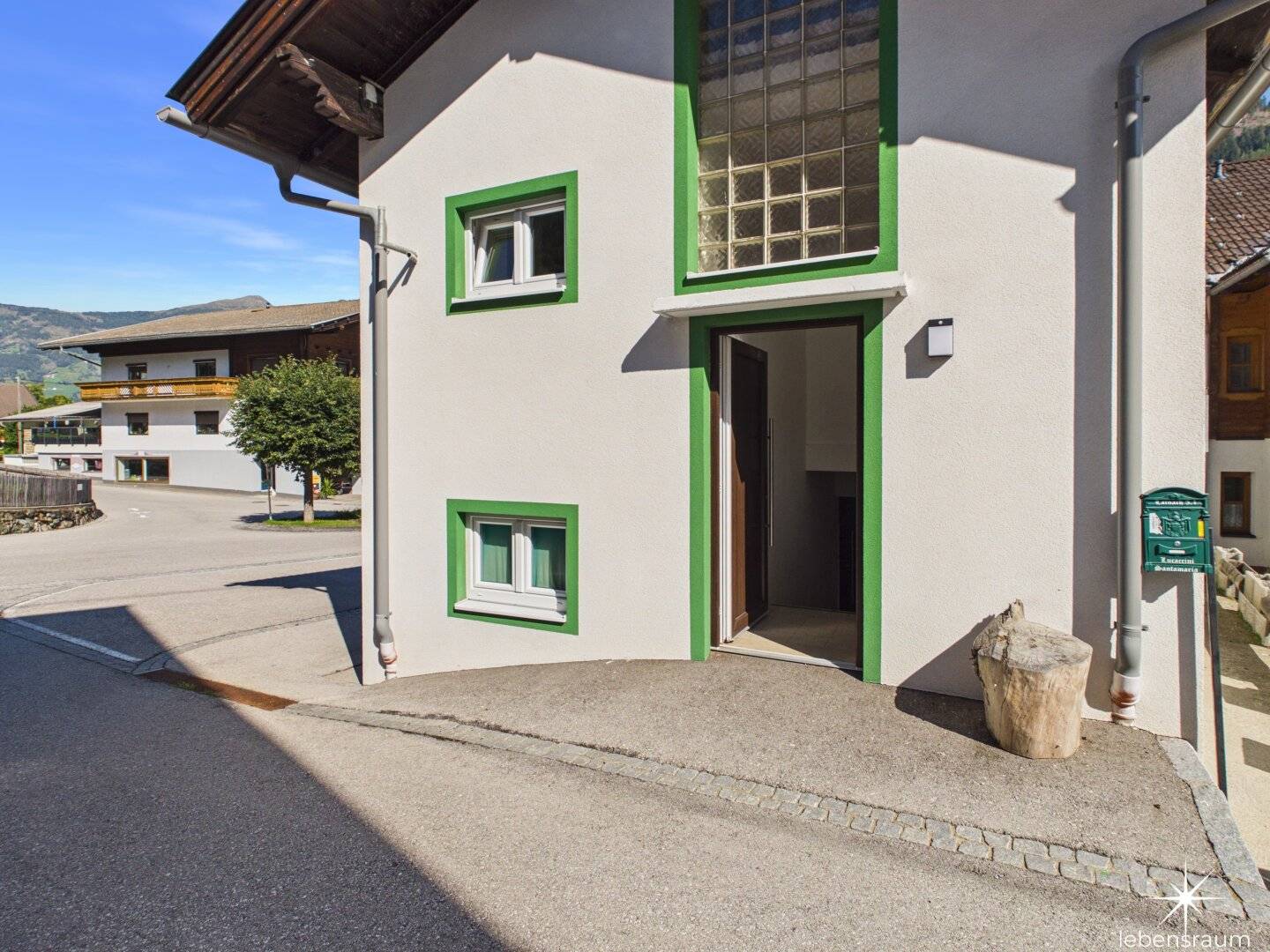 Design Your Living Space: High-yield Multi-family House in the Idyllic Mölltal. Turnkey &amp; Modernized