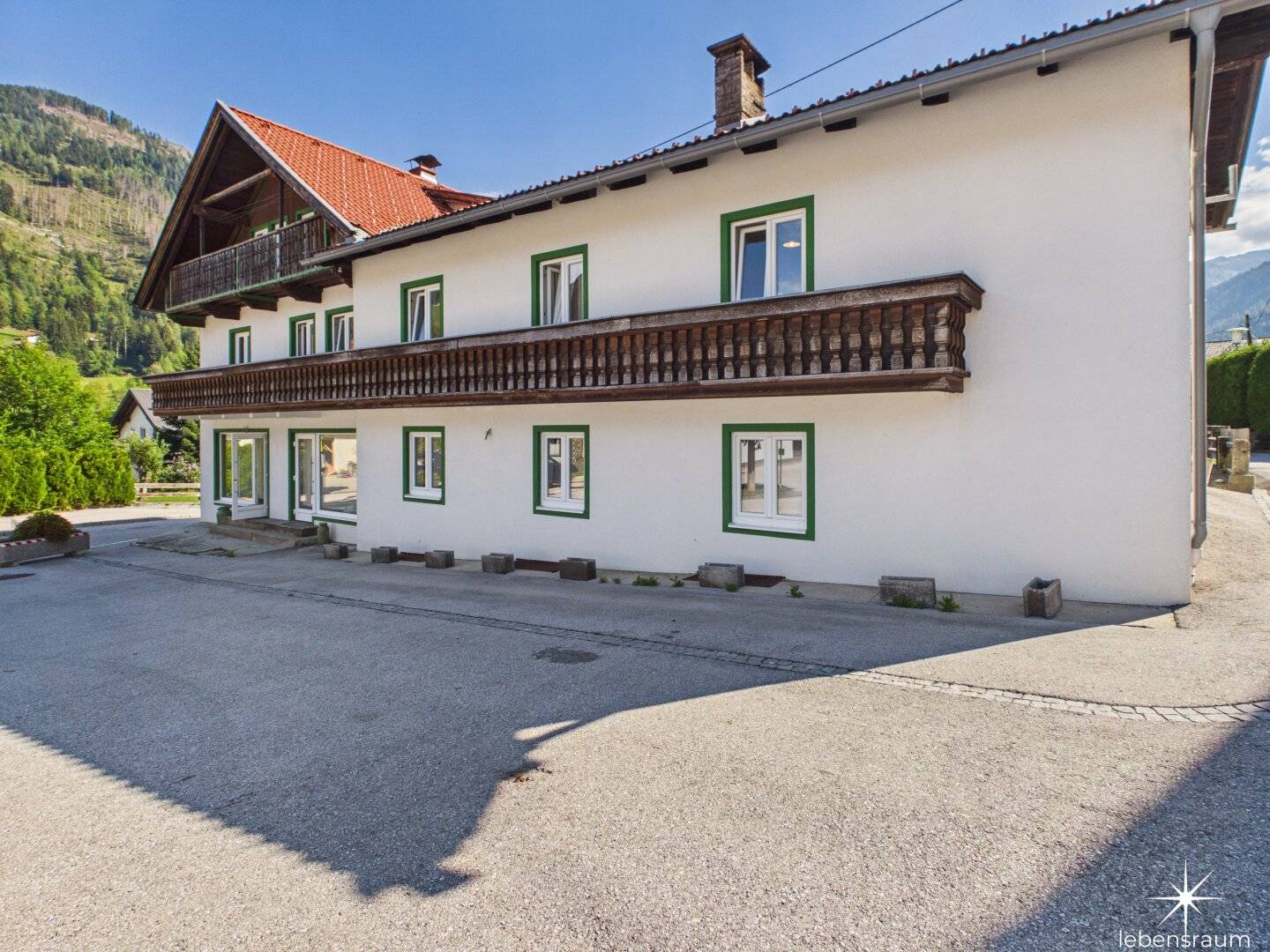 Design Your Living Space: High-yield Multi-family House in the Idyllic Mölltal. Turnkey &amp; Modernized