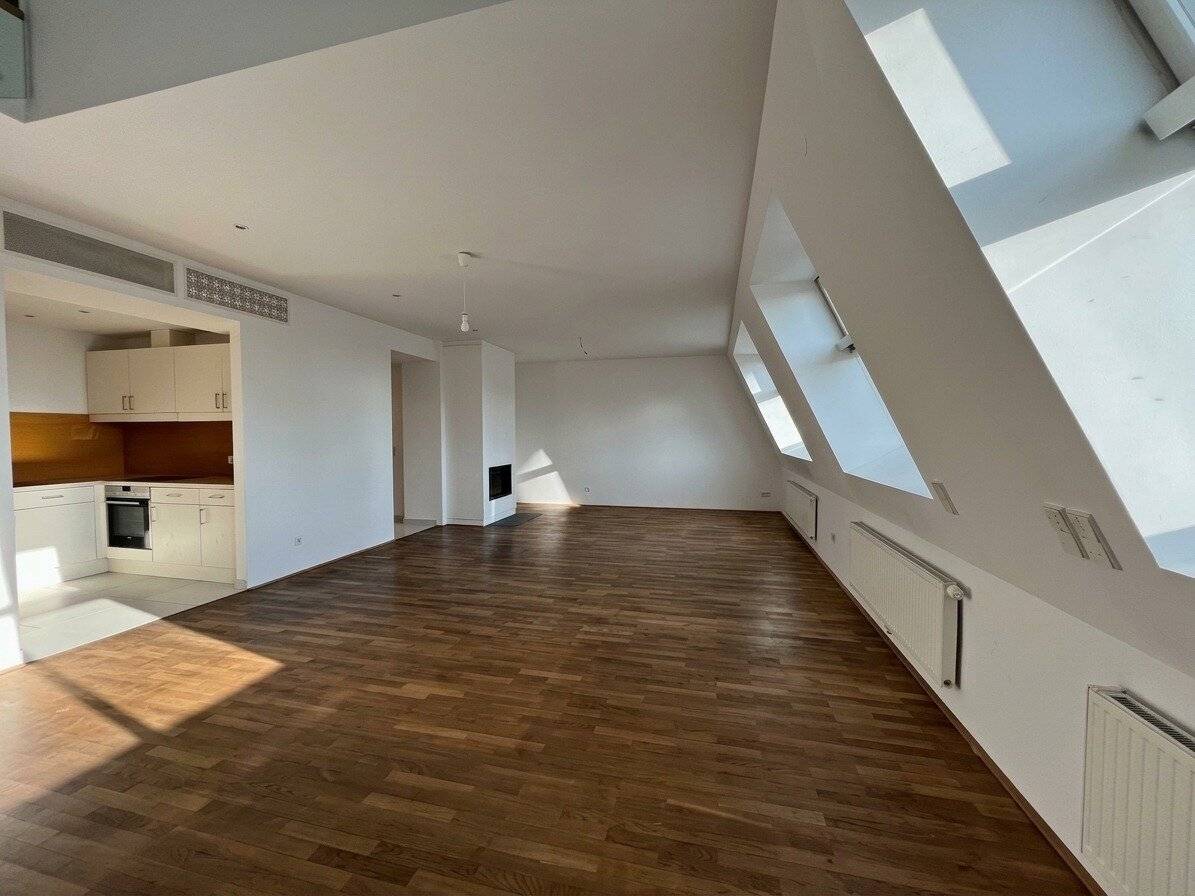 Trendy attic maisonette / great fittings / 2 bedrooms / 2 terraces with view over Vienna