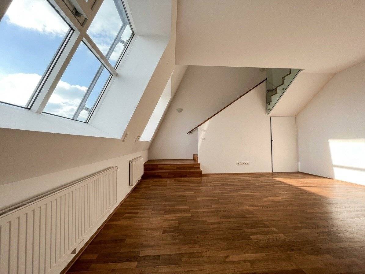 Trendy attic maisonette / great fittings / 2 bedrooms / 2 terraces with view over Vienna