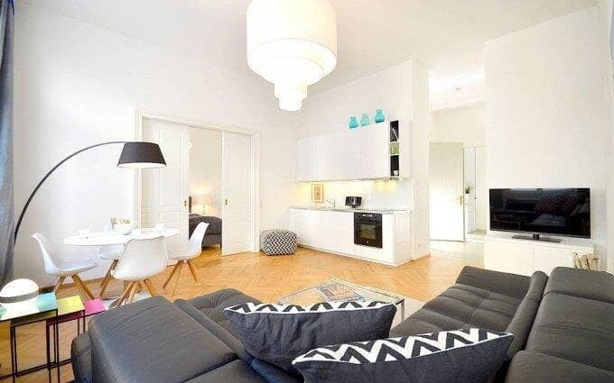 BRIGHT CITY APARTMENT IN TOP LOCATION | QUIET | ELEVATOR | NEAR MQ &amp; MARIAHILFER STRASSE