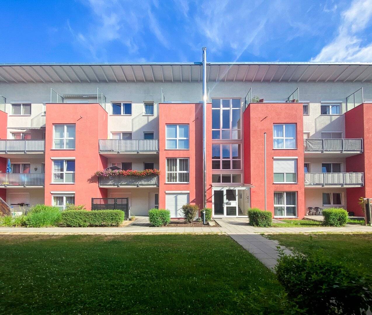 LIVING IN MAUTHAUSEN - 3 ROOM APARTMENT WITH LOGGIA AND UNDERGROUND GARAGE