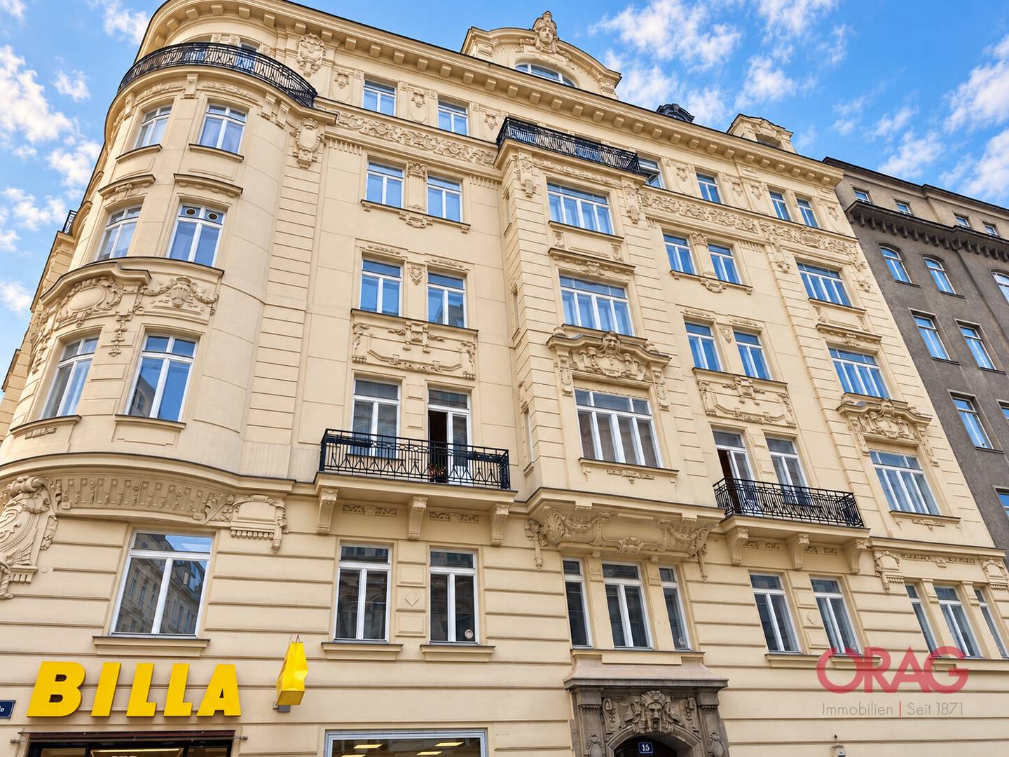Representative loft apartment with loggia by the Danube Canal
