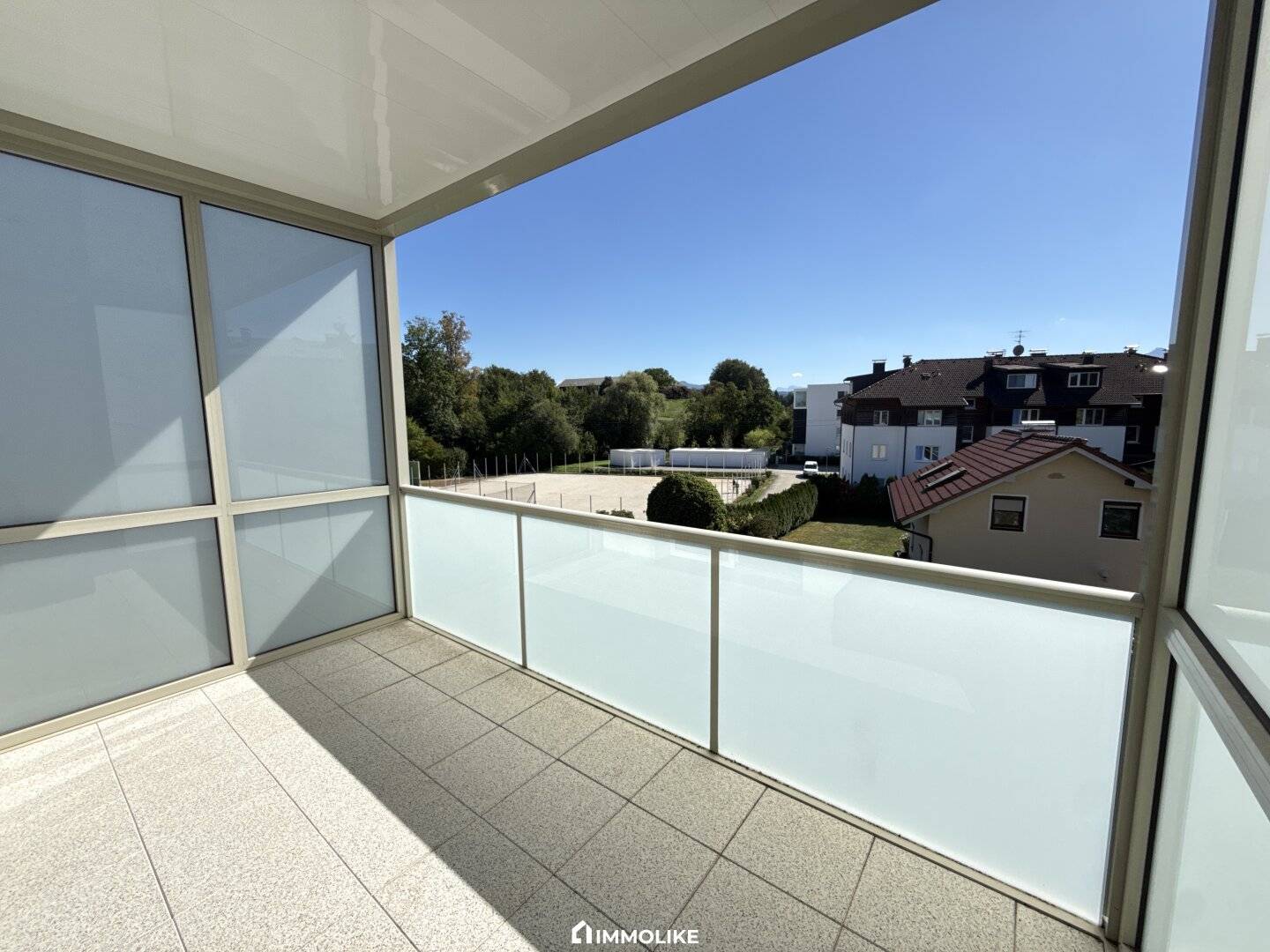 Modern renovated 3.5-room apartment | large balcony | own garage | central location Vorchdorf