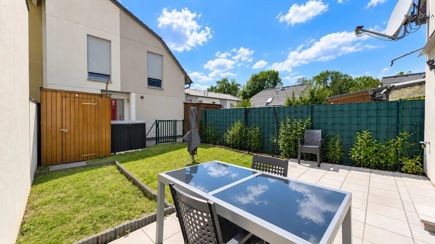Gepflegte Doppelhaushälfte mit Garten und KFZ-Stellplatz