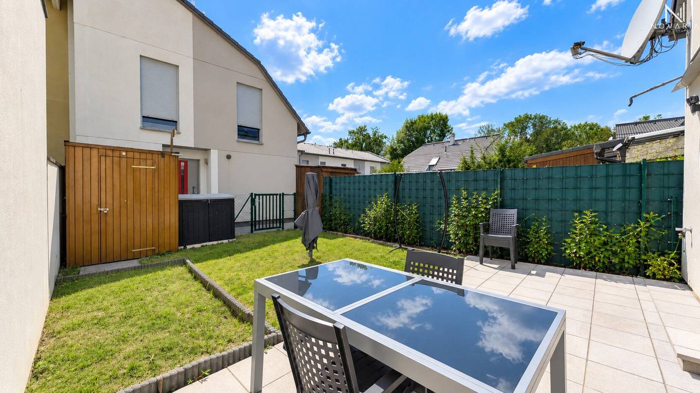 Gepflegte Doppelhaushälfte mit Garten und KFZ-Stellplatz