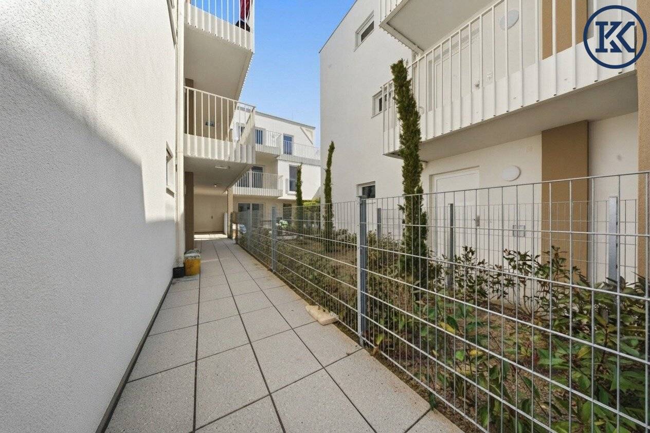Urbaner Komfort im Obergeschoss: Helles 3-Zimmer-Heim mit Doppel-Balkon