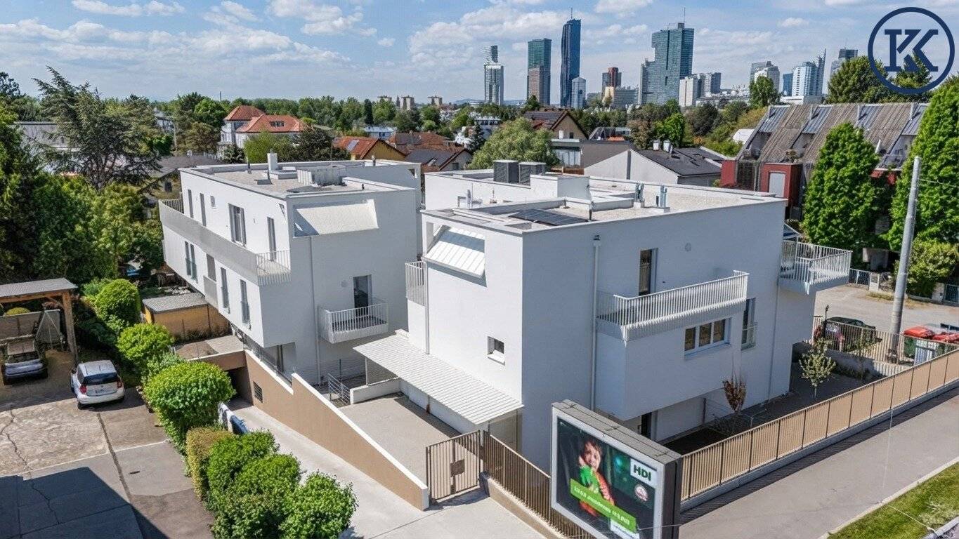 Urbaner Komfort im Obergeschoss: Helles 3-Zimmer-Heim mit Doppel-Balkon
