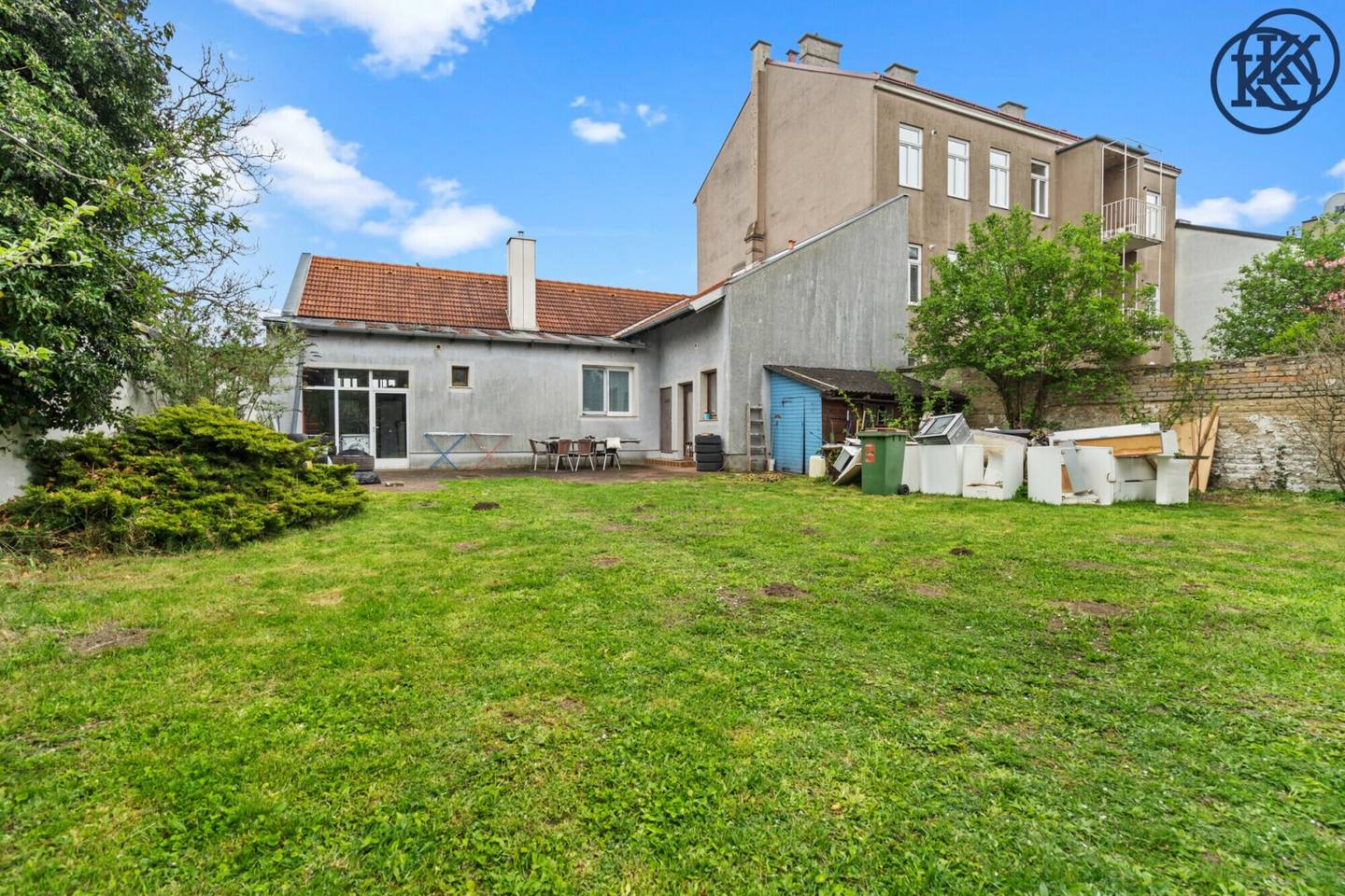 Top investment: 500 m² plot with 576 m² development potential