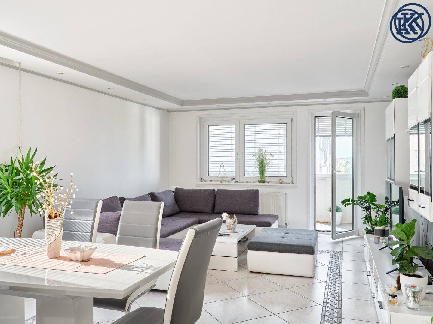 U1-Anbindung &amp; Weitblick: Großzügige 3-Zimmer-Wohnung mit Loggia nahe Donauzentrum