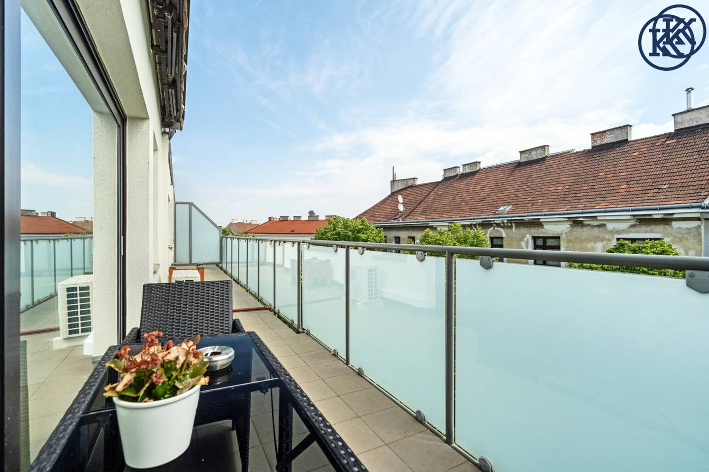 Office with top layout &amp; 2 balconies in the heart of Meidling