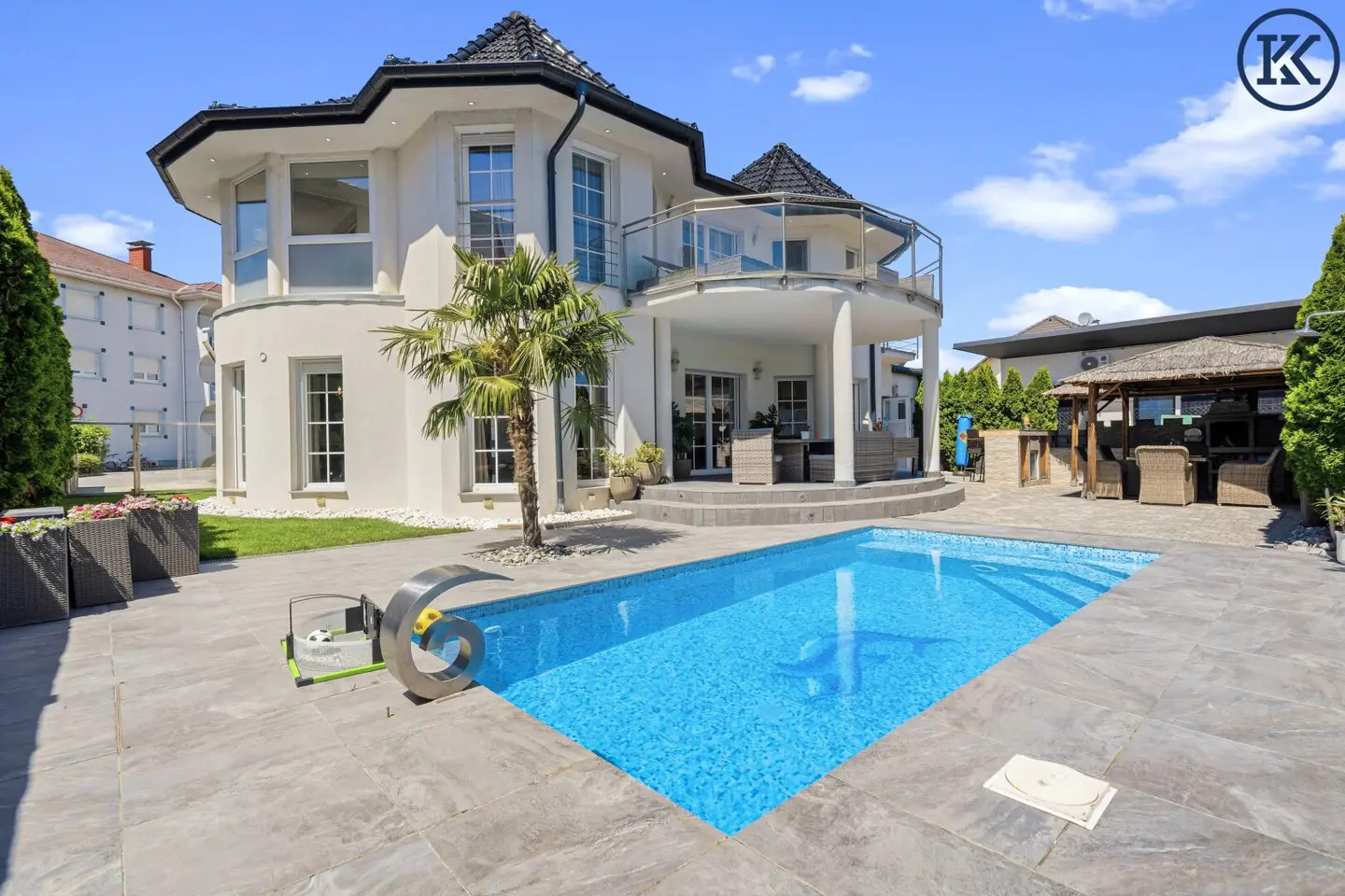 Villa with 5 rooms - whether by bus and train or car, you can reach Vienna easily