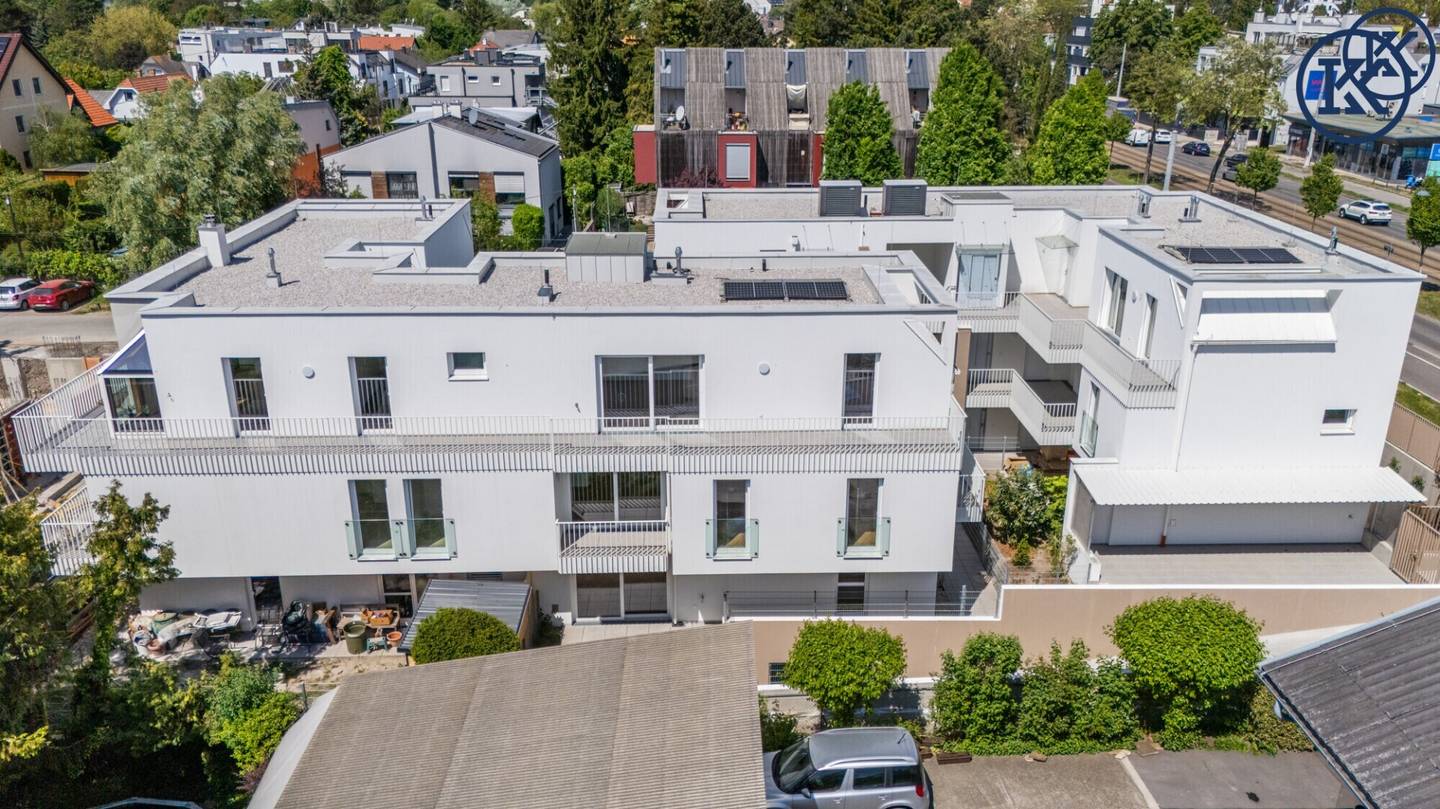 Urban living with balcony: Stylish 2-room residence on upper floor near the U1