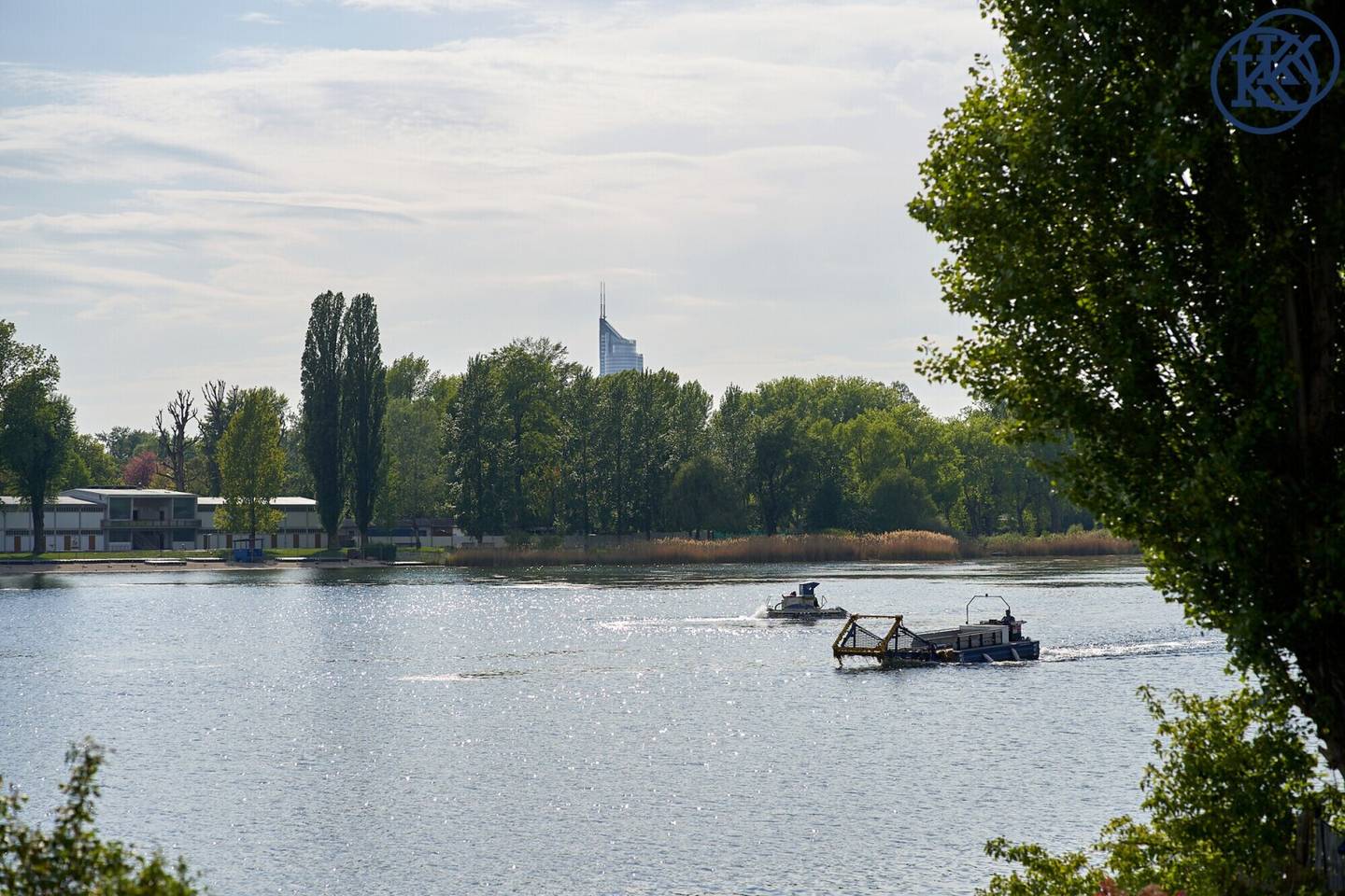 Alte Donau &amp; Donauzentrum around the corner: Commission-free 2-room apartment with balcony