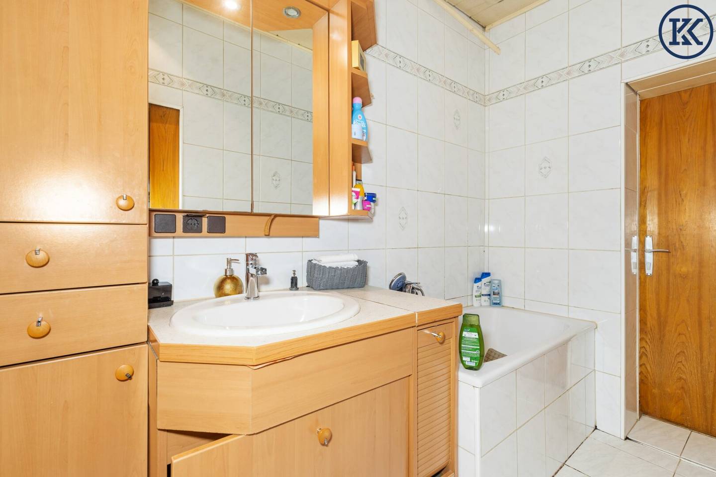 Attractive property with existing house and development potential in the 21st district