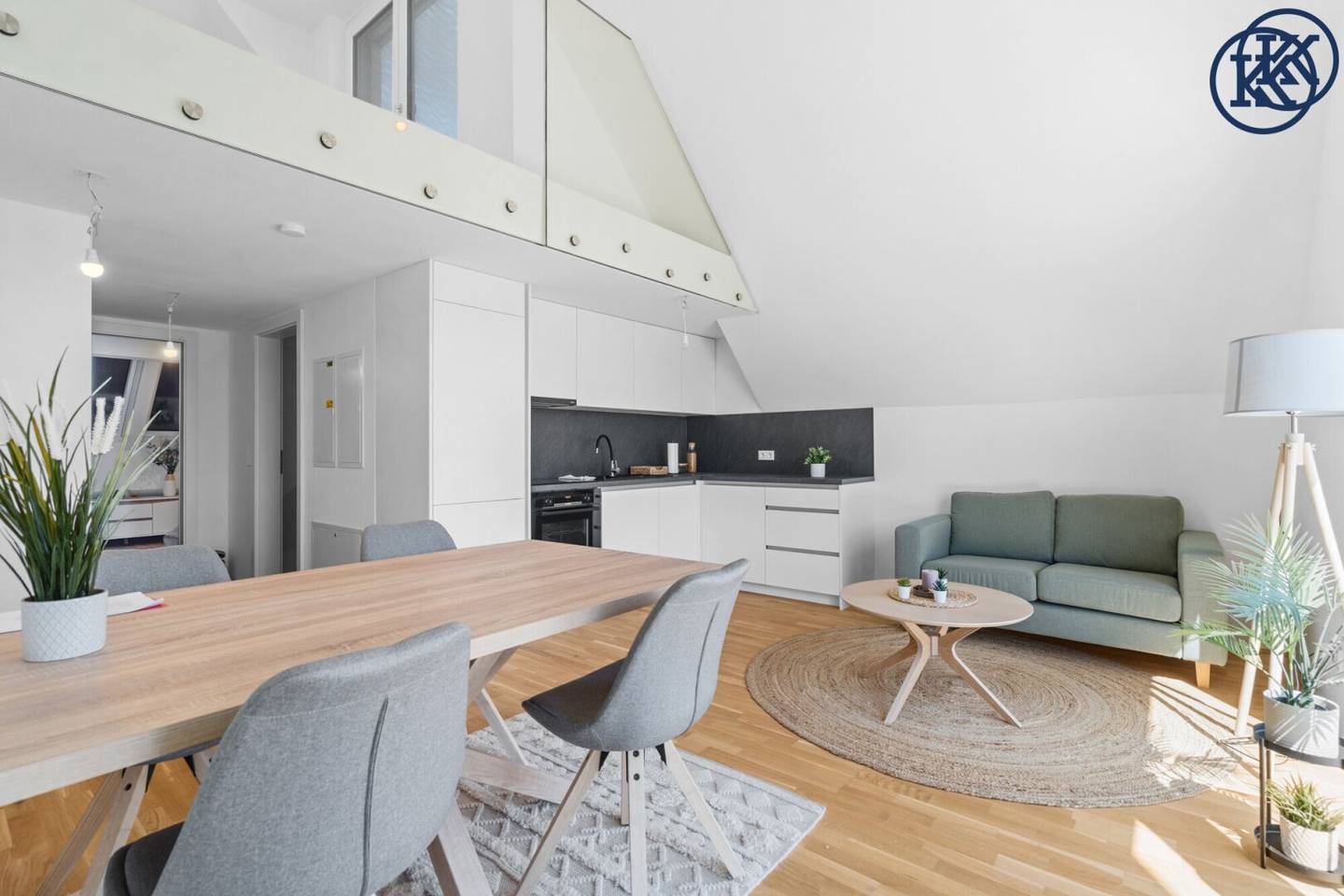 Investors take note: Rented 3-room apartment 10 minutes on foot to U1 Kagraner Platz